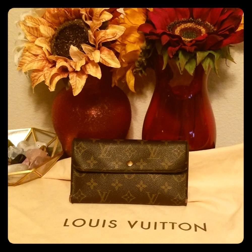 🛍️ Louis Vuitton Wallet- Authentic